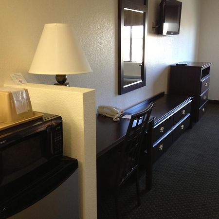 Howard Johnson By Wyndham Lubbock Tx Экстерьер фото