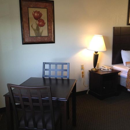 Howard Johnson By Wyndham Lubbock Tx Экстерьер фото