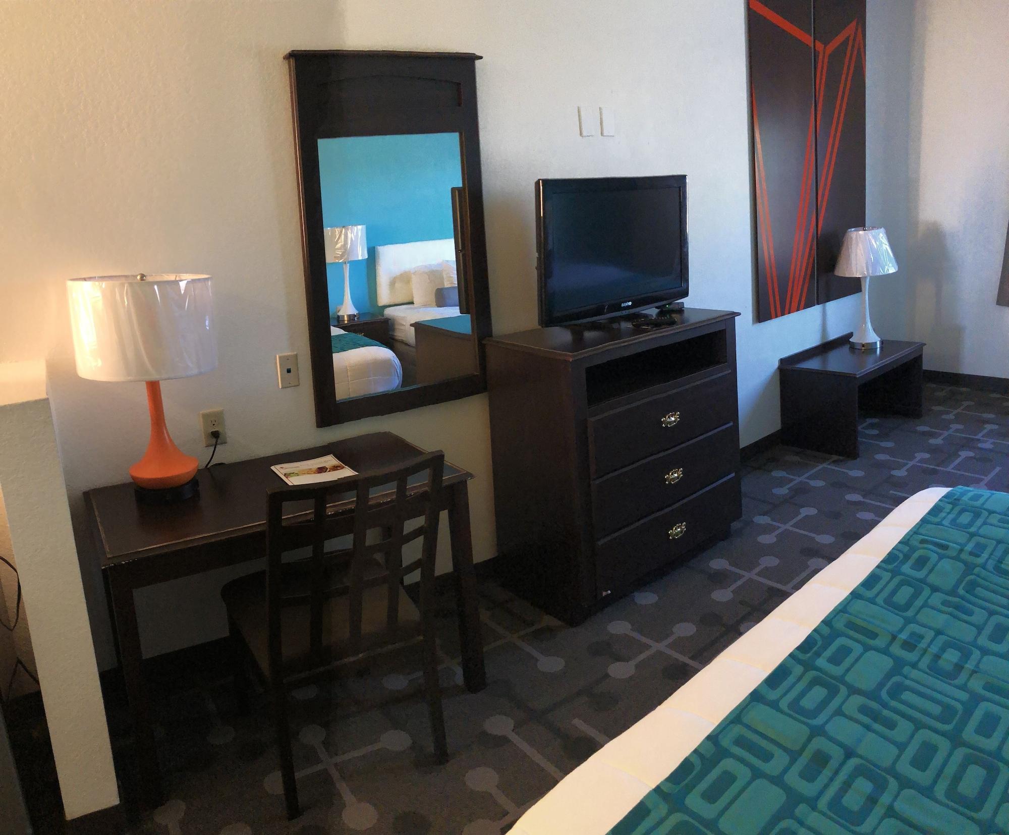 Howard Johnson By Wyndham Lubbock Tx Экстерьер фото