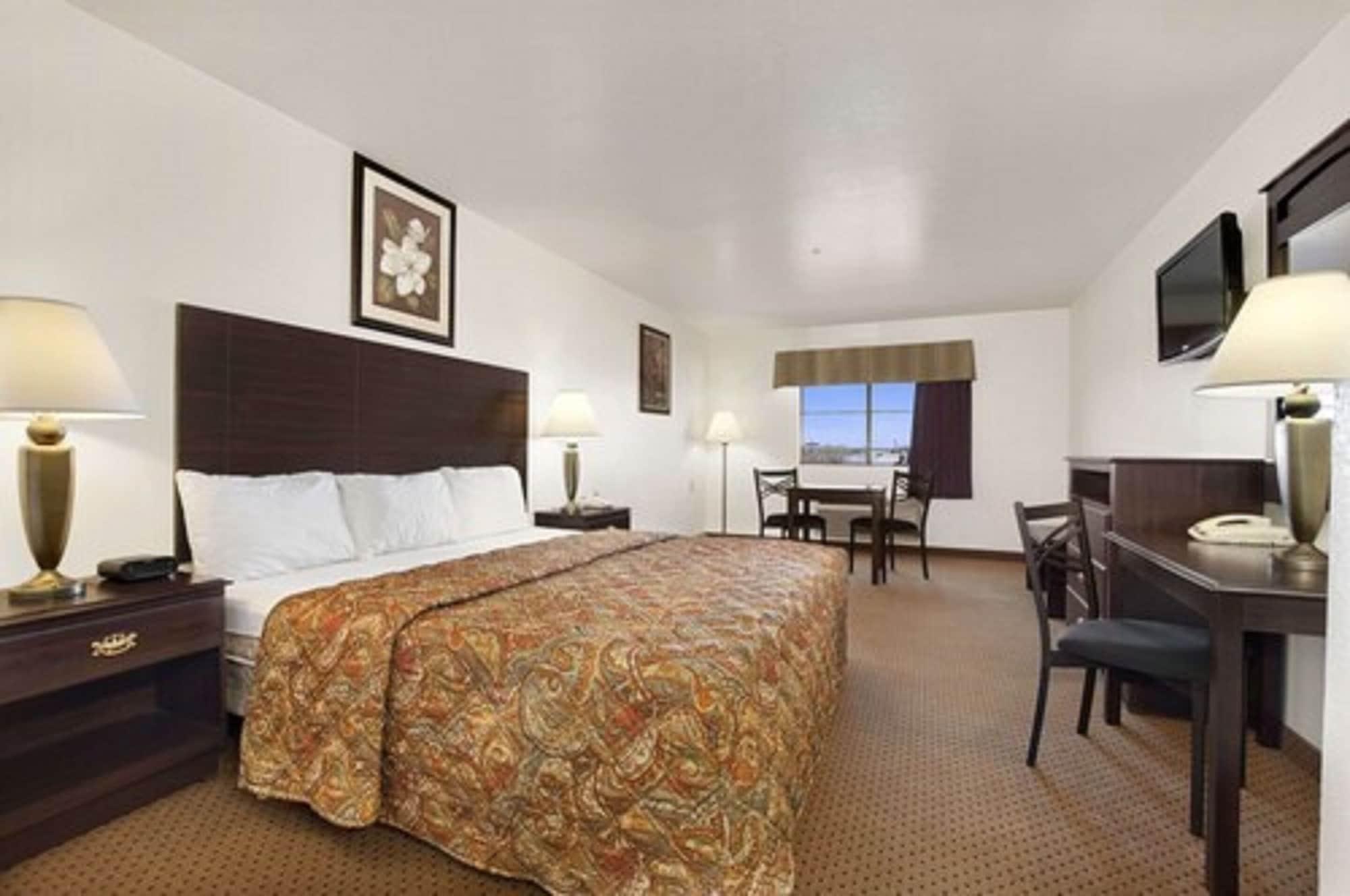 Howard Johnson By Wyndham Lubbock Tx Экстерьер фото