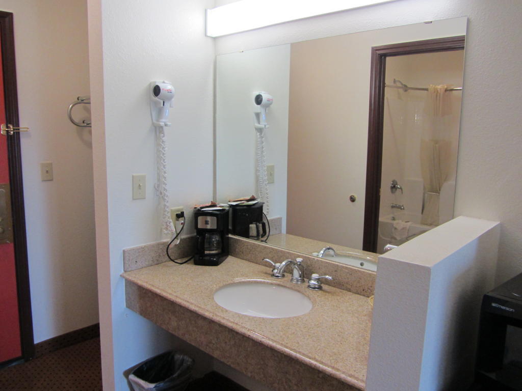 Howard Johnson By Wyndham Lubbock Tx Экстерьер фото