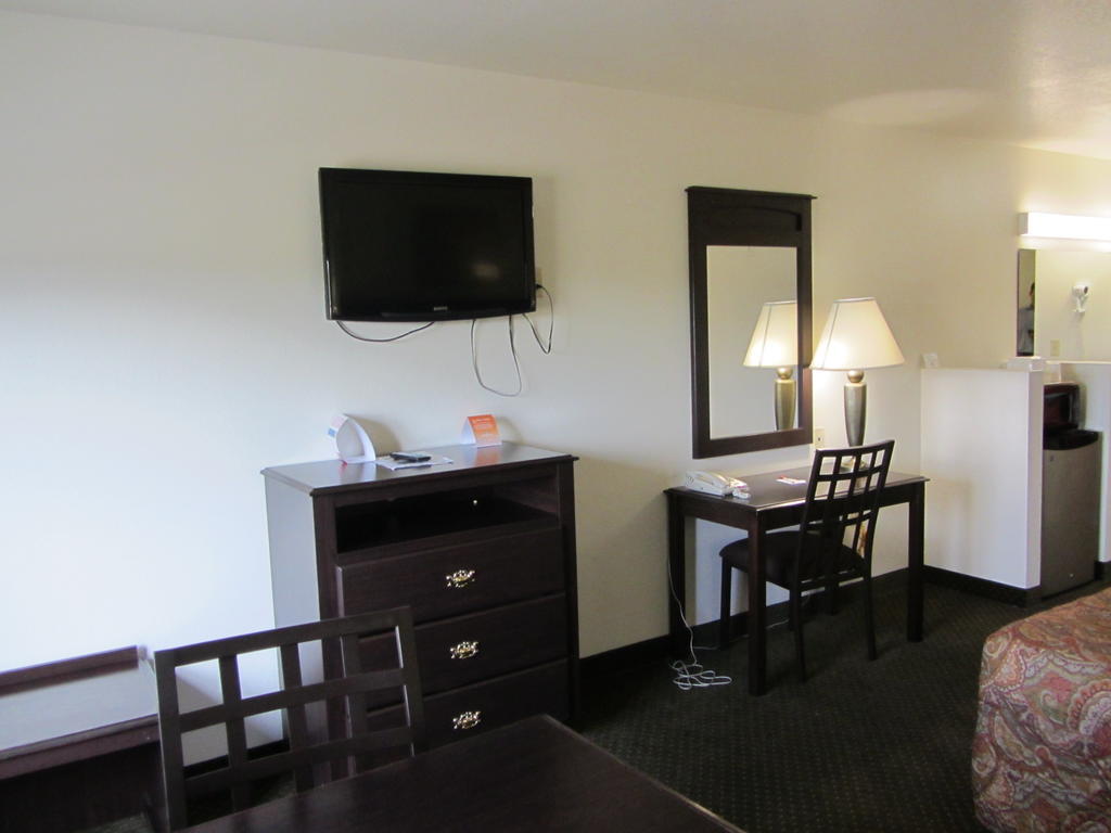 Howard Johnson By Wyndham Lubbock Tx Экстерьер фото