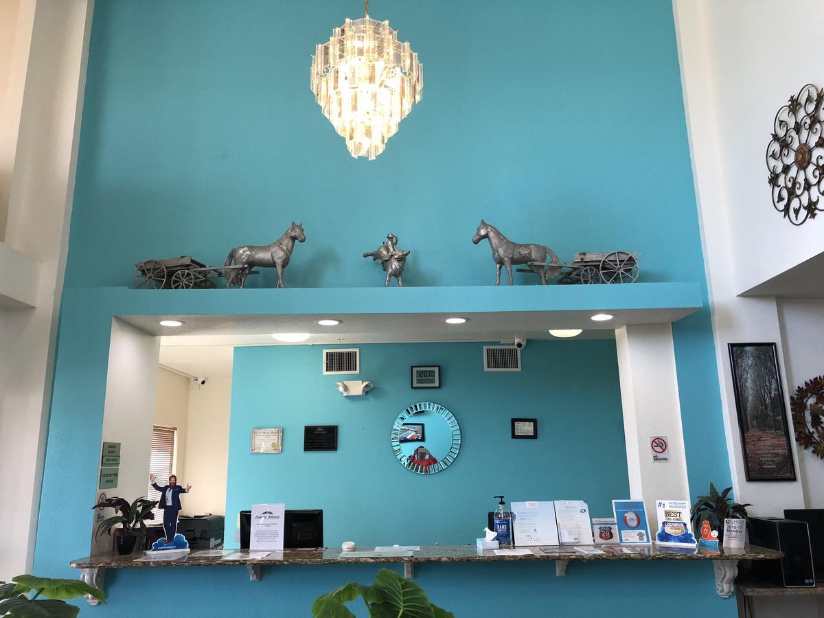 Howard Johnson By Wyndham Lubbock Tx Экстерьер фото