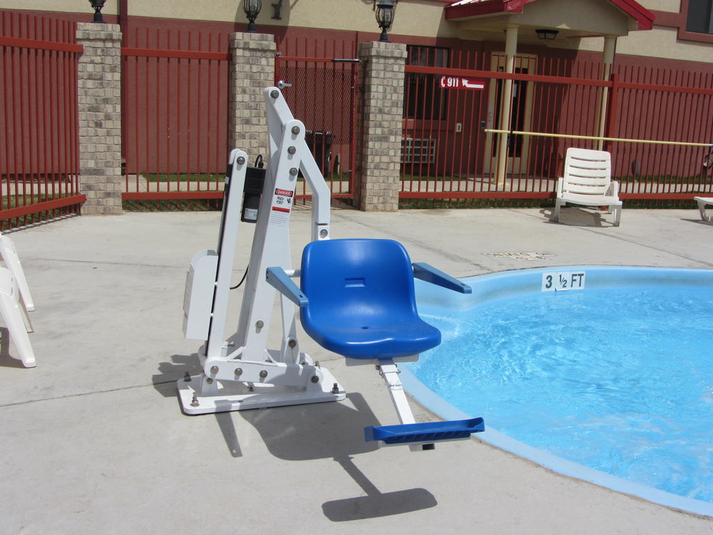 Howard Johnson By Wyndham Lubbock Tx Экстерьер фото